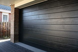 Condoor Garagentor in dunkelbraun